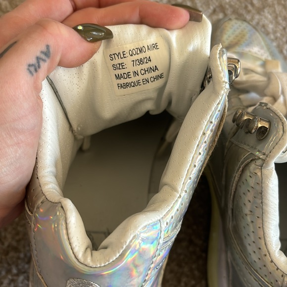 YRU Qozmo Aiire Silver Holographic High Top Sneakers - Picture 8 of 8